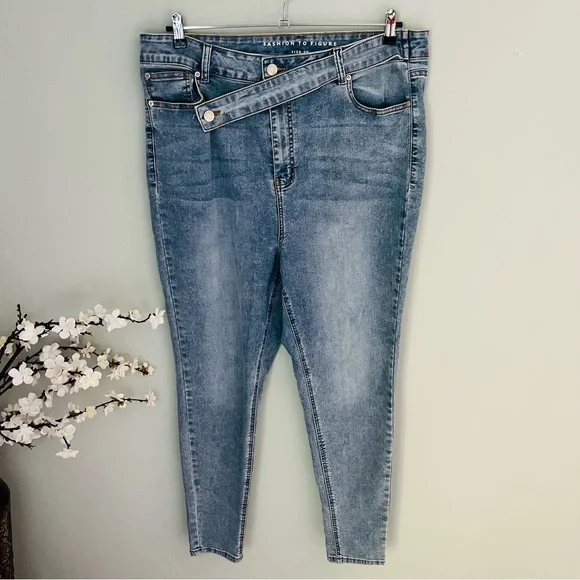 Fashion to Figure Asymmetrical Belt Skinny Jean Size 22 - Picture 2 of 4